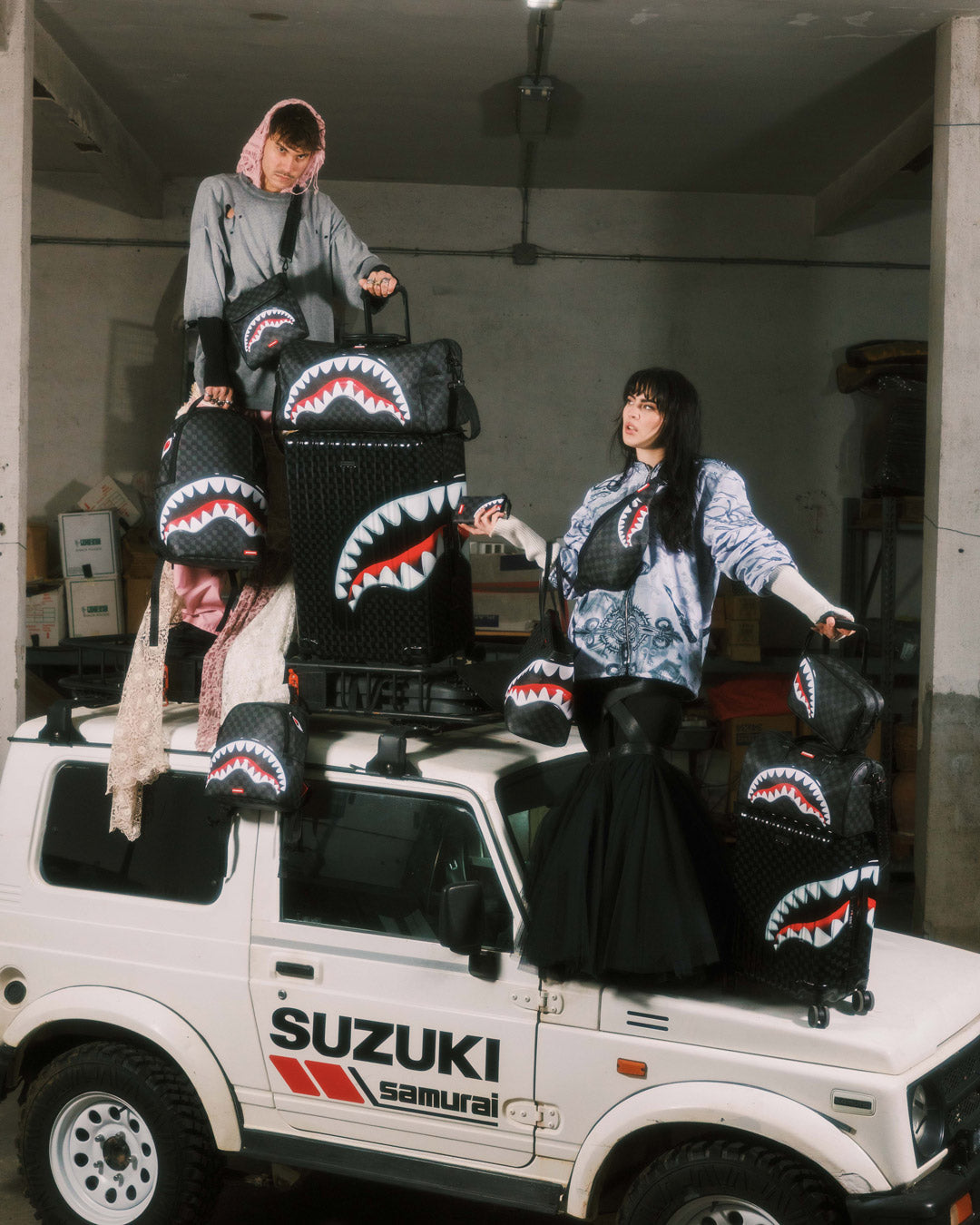 SHARKS IN PARIS HYPER PUFF TOTE - Image 4